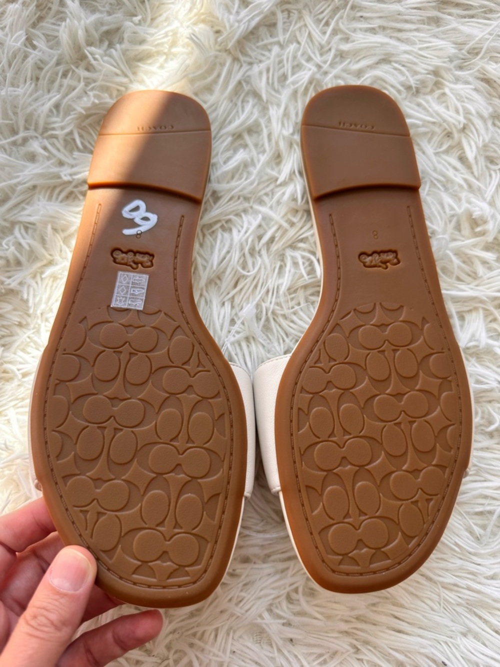 New Coach Cream Leather lock up signature Slide with Gold Logo - Picture 8 of 9